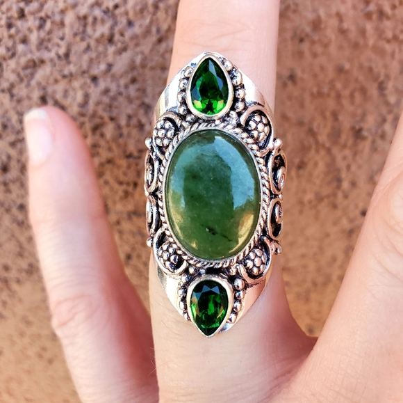 New Green Serpentine & Chrome Diopside Silver Statement Ring. - Picture 11 of 13